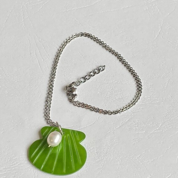 Green Scallop Sea Shell & White Pearl Necklace Freshwater Stainless Steel 18" - Picture 5 of 9